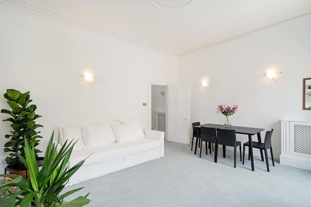 Beautiful Two Bedroom Maisonette In The Heart Of Chelsea Apartamento Londres