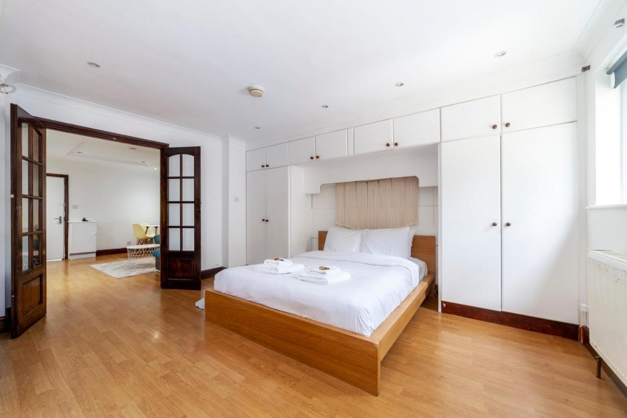 Bright 1 Bedroom Wpatio, Next To Westfield Centre Apartamento Londres