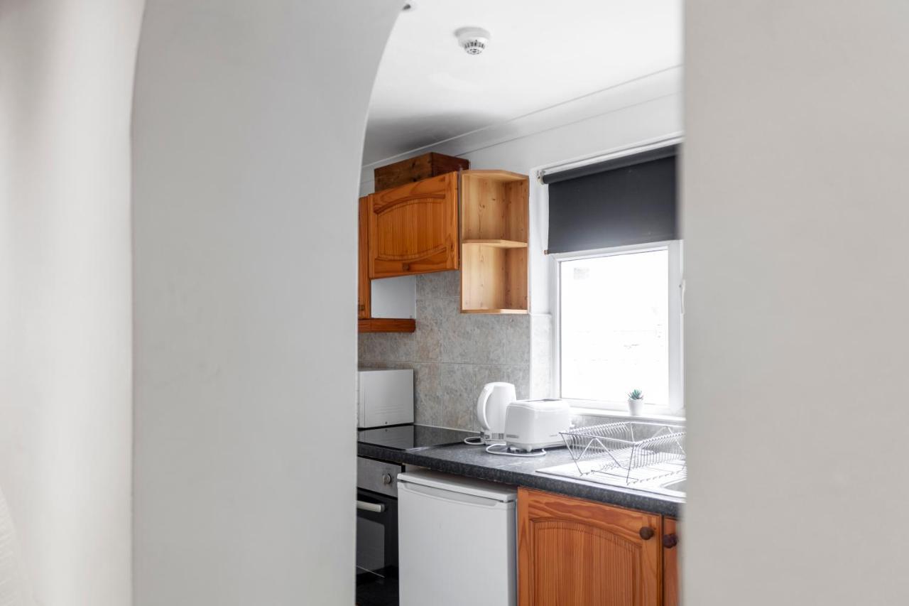 Apartment Bright 1 Bedroom Wpatio, Next To Westfield Centre *