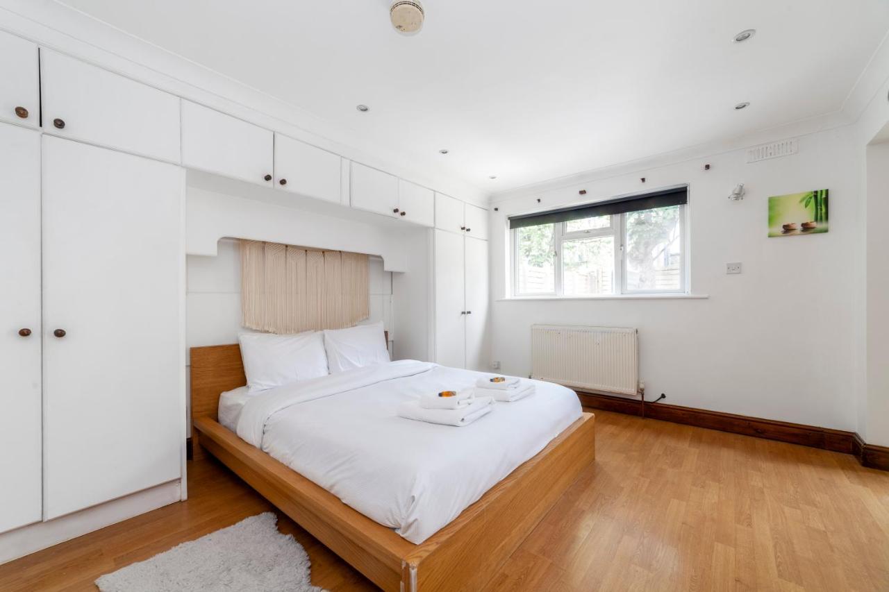 Bright 1 Bedroom Wpatio, Next To Westfield Centre * Londres