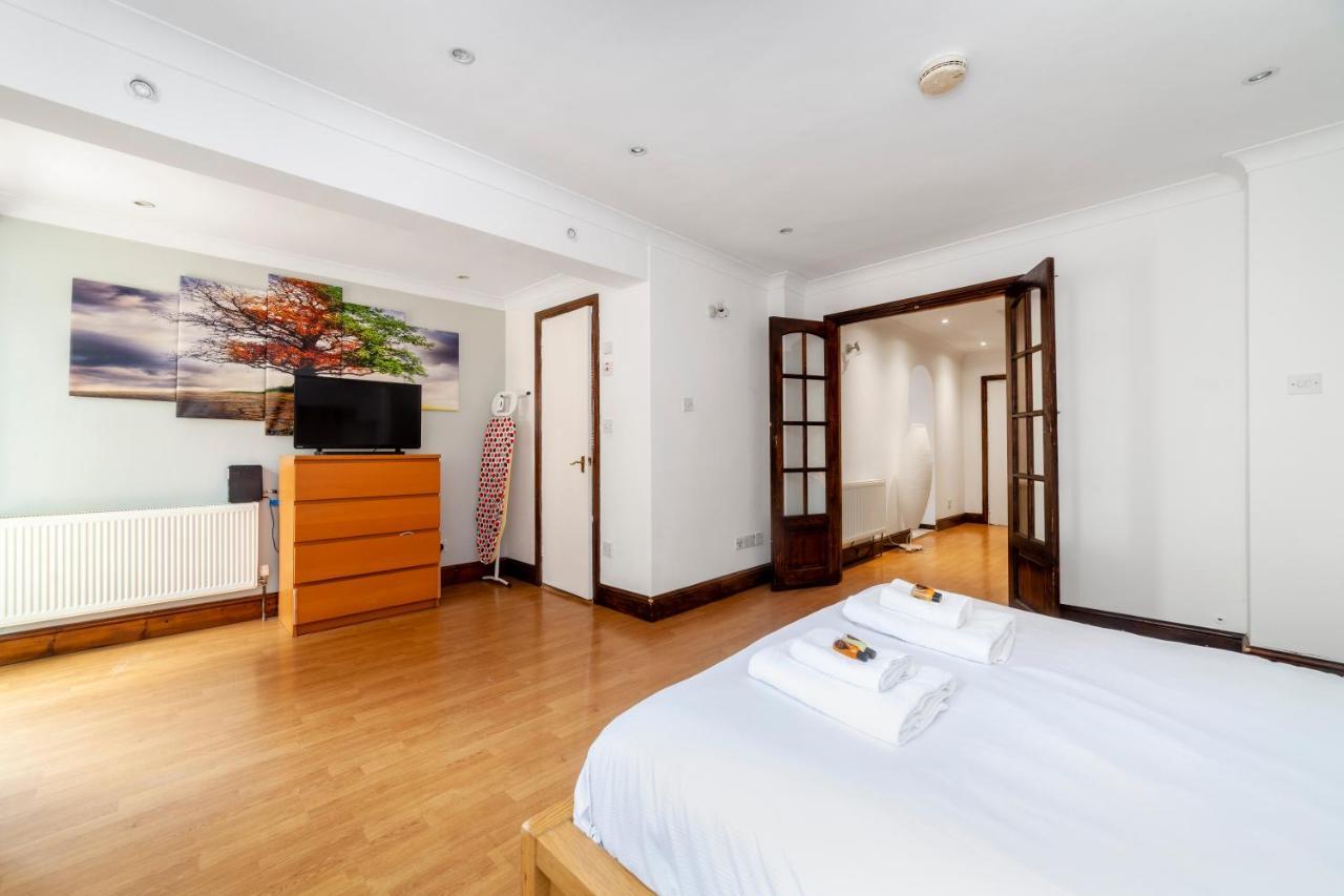 Bright 1 Bedroom Wpatio, Next To Westfield Centre London