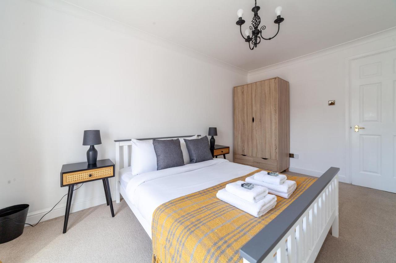 Newly Refurbished 2br Flat Near Excel Centre *