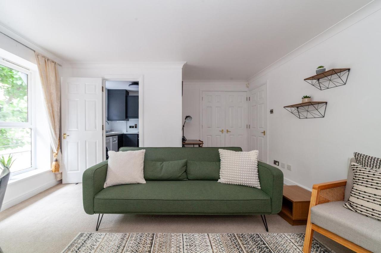 Apartment Newly Refurbished 2br Flat Near Excel Centre *