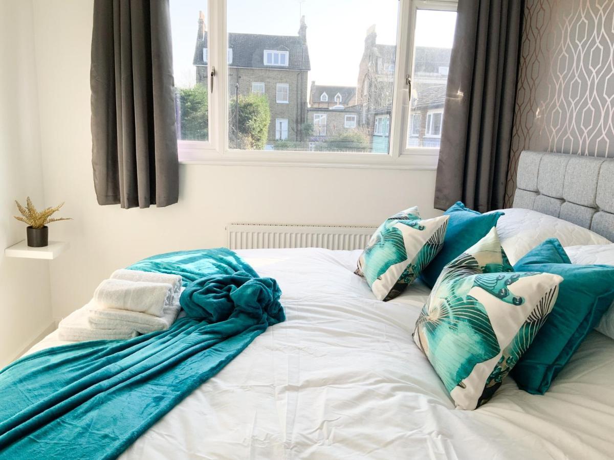 De Montfort House * London