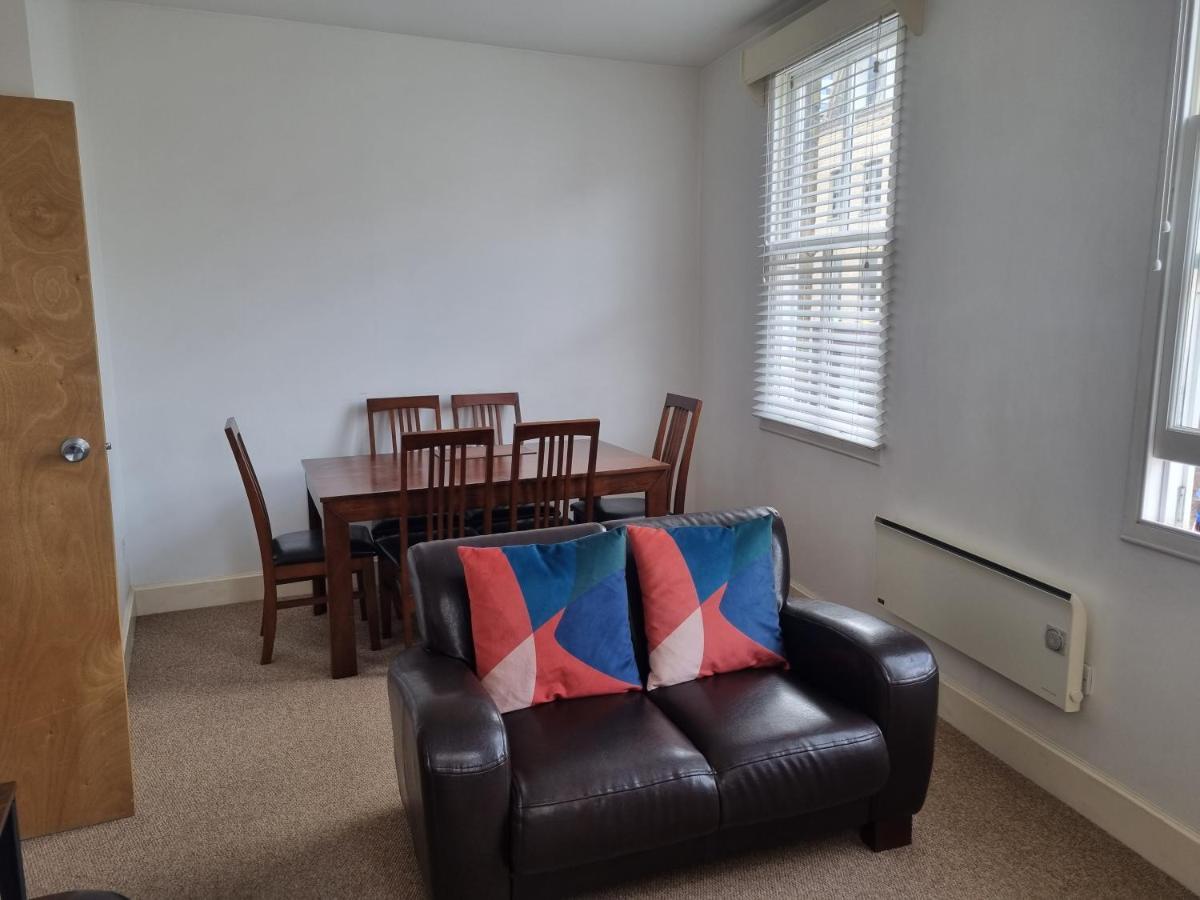 Apartment Stunning 2 Bed/2 Bath Flat In Waterloo,