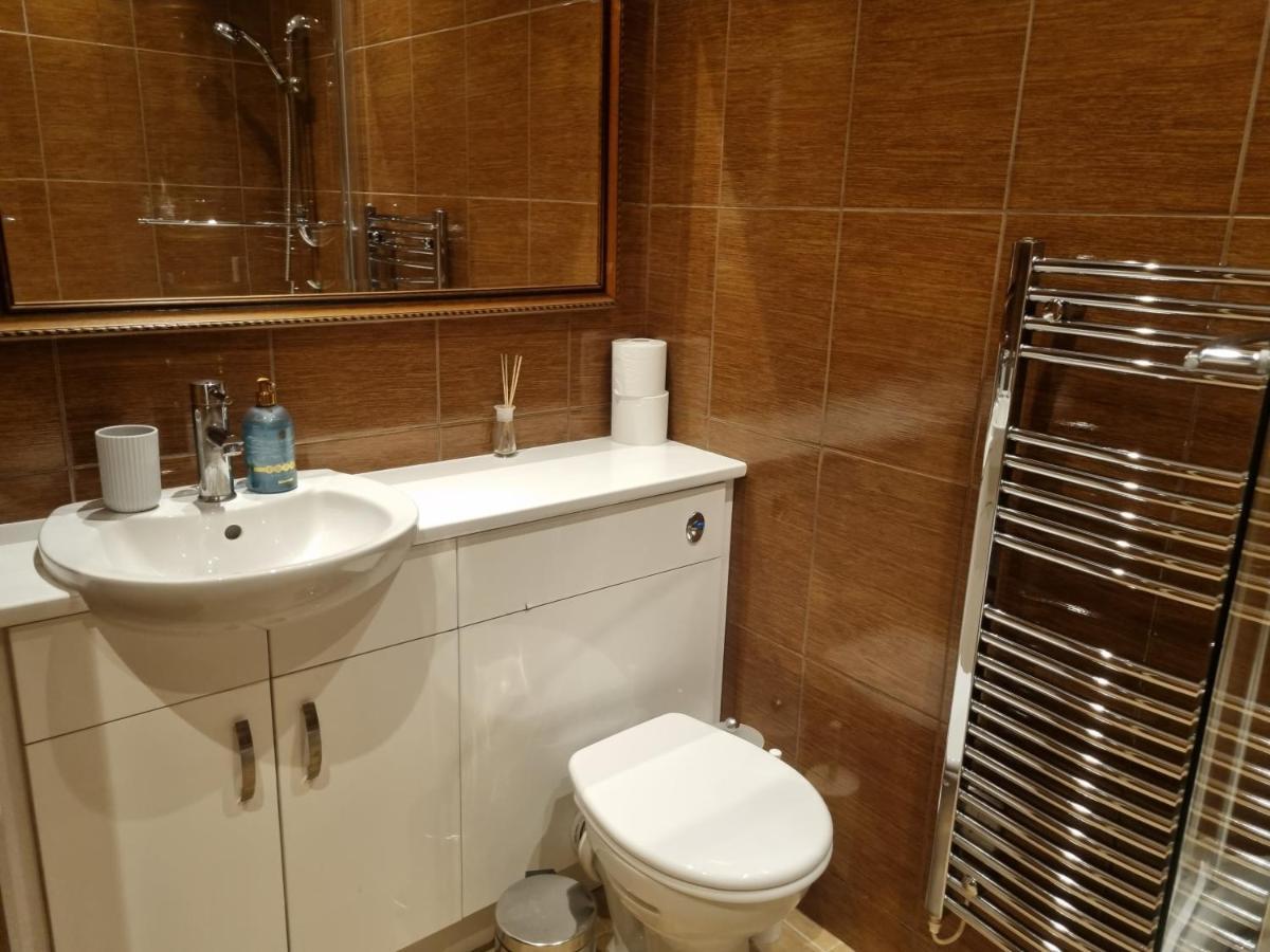 Stunning 2 Bed/2 Bath Flat In Waterloo,