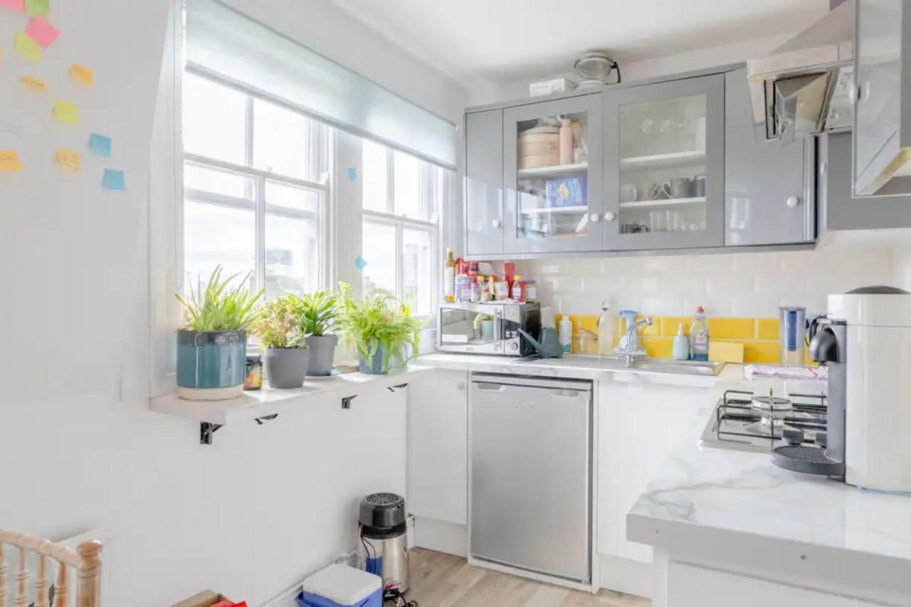 Floor 1bd Flat With Balcony - Ladbroke Grove Apartment *