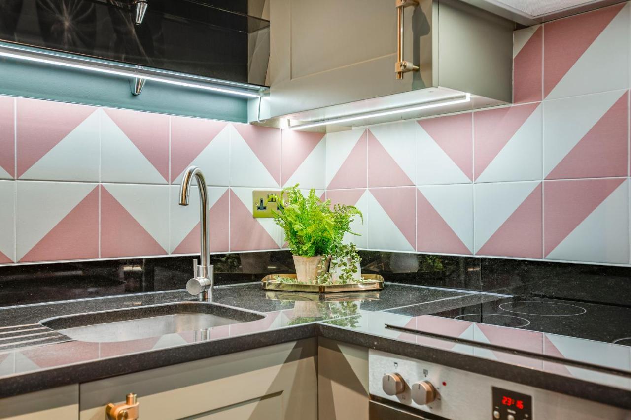Earls Court Chic Flat In Prime Location *