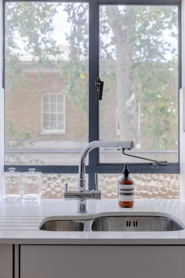 Sleek & Stylish 1bd Flat W Balcony - Kings Road Apartment