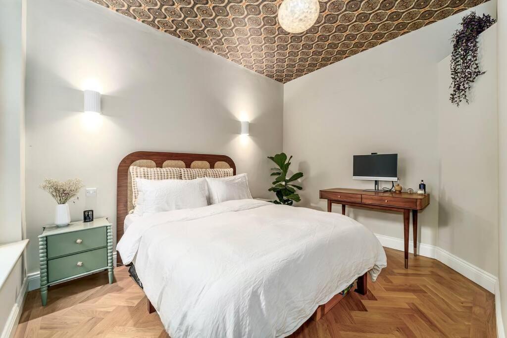 Apartment 2 Bedroom Garden Flat *
