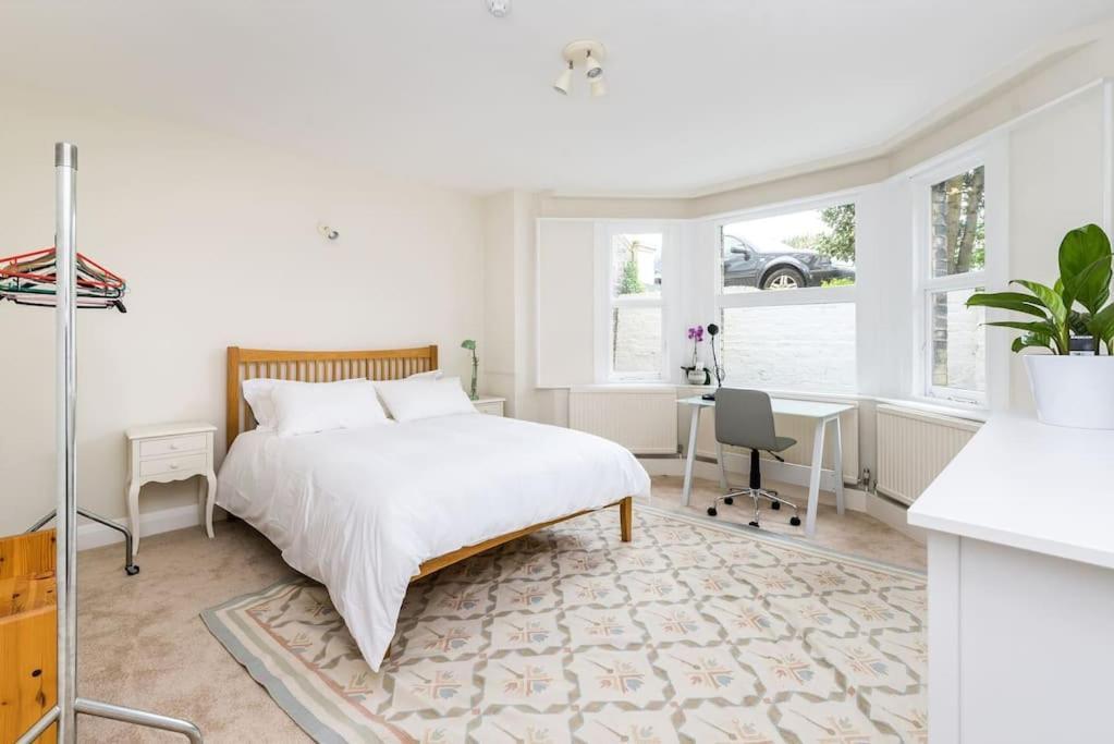 Spacious 2 Bed Garden Flat By The Thames+parking * Londres
