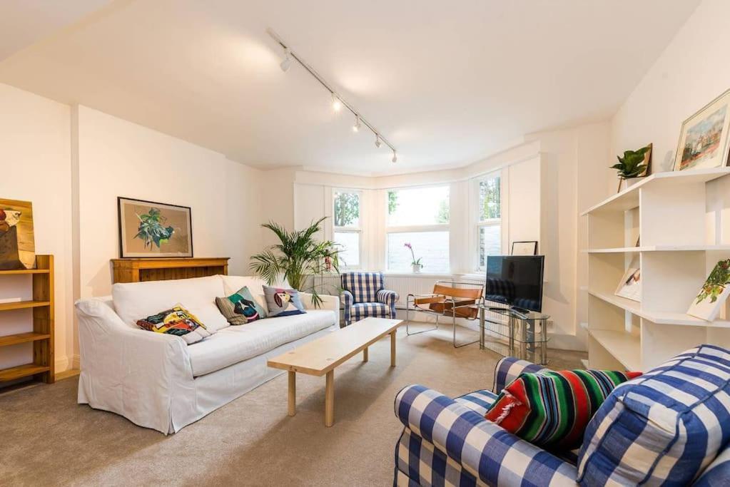 Spacious 2 Bed Garden Flat By The Thames+parking Apartamento