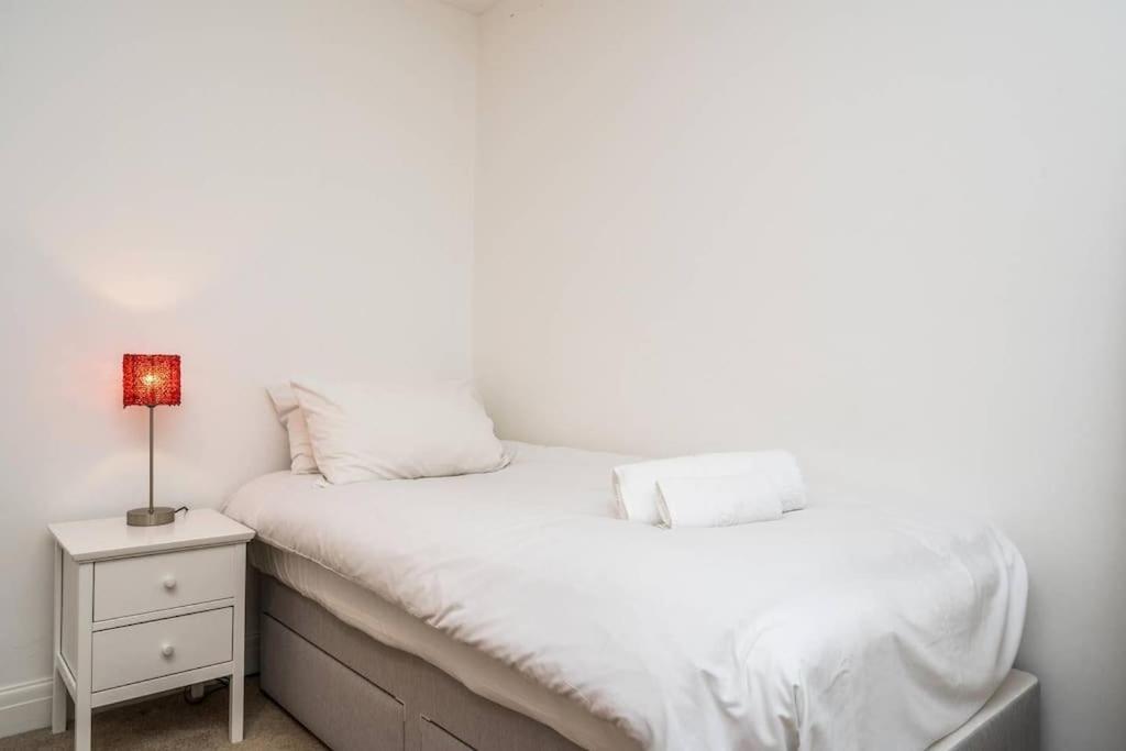 Spacious 2 Bed Garden Flat By The Thames+parking Apartamento *