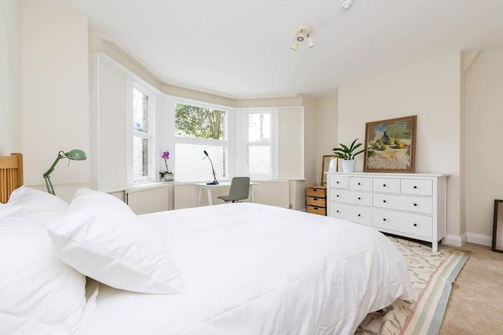 Spacious 2 Bed Garden Flat By The Thames+parking Apartamento
