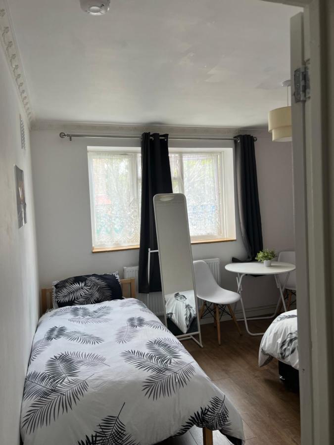 Private With Two Beds Near Homestay