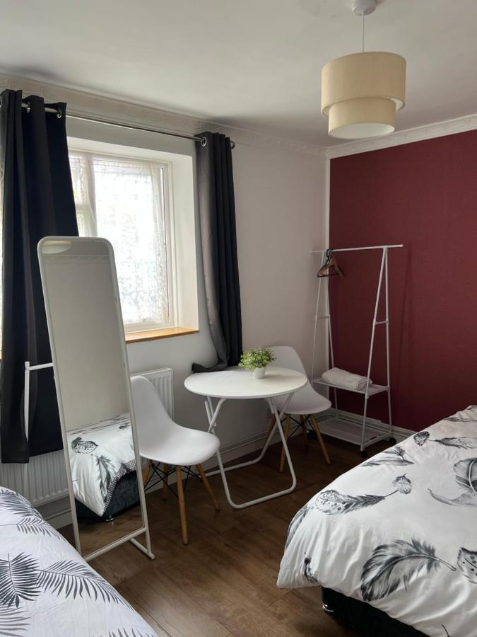 Private With Two Beds Near Homestay