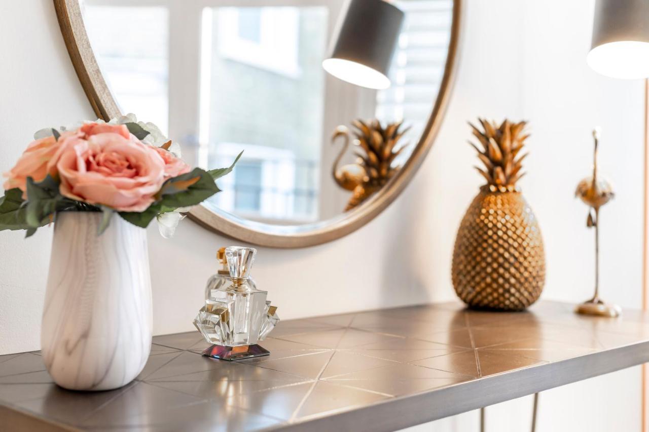 Coco's Place Kensington-private House-enjoy London-5min Walk Kensington High Street Casa de férias *