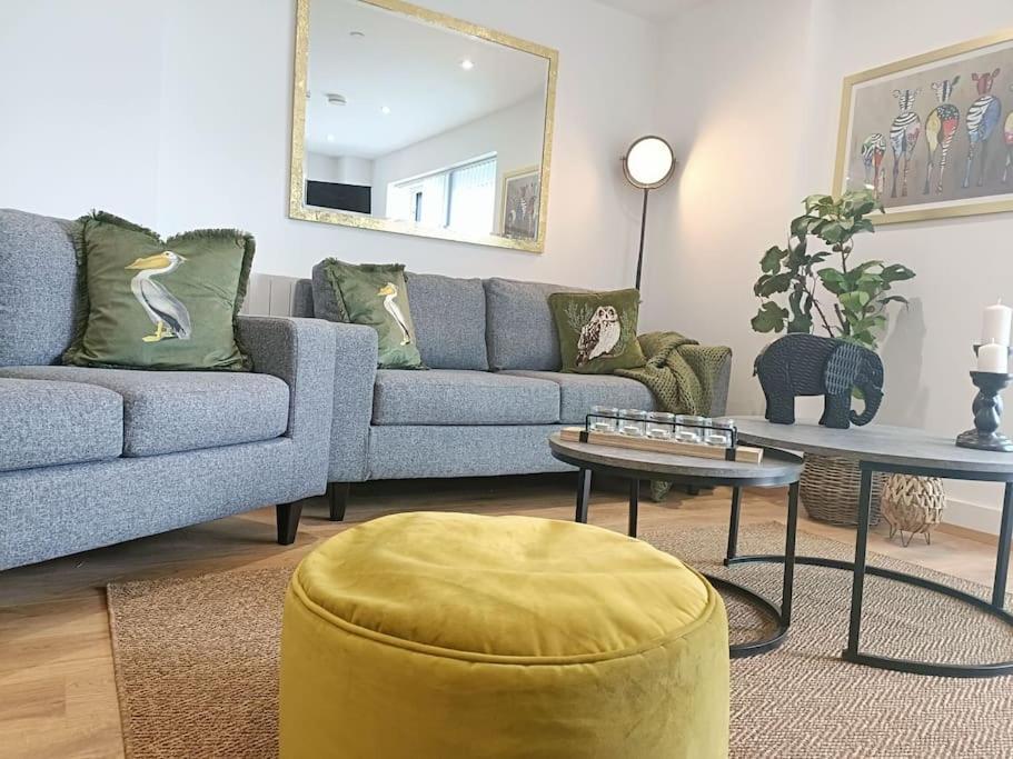 Snuggle Inn: Riverside With Thames Views