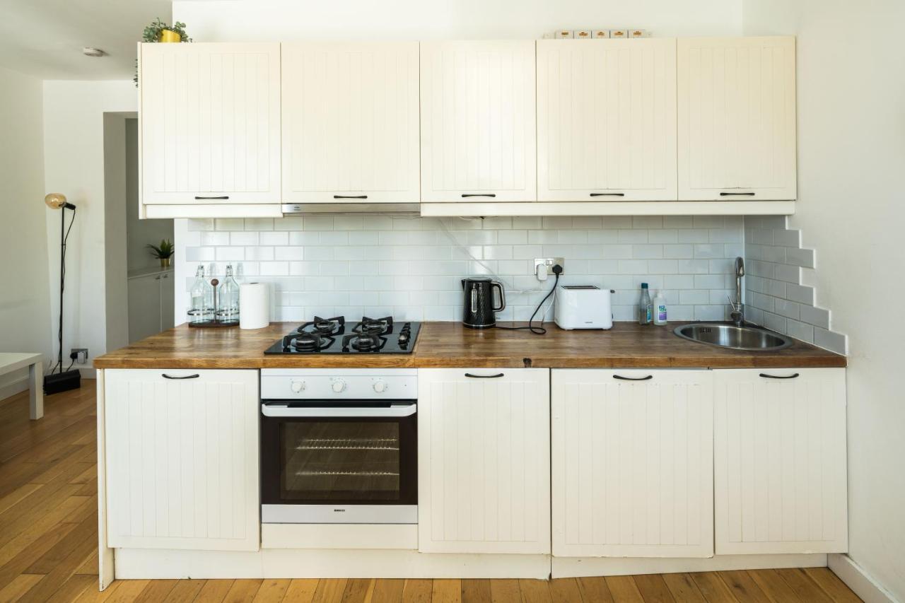 1 Bedroom Notting Hill Apartment *