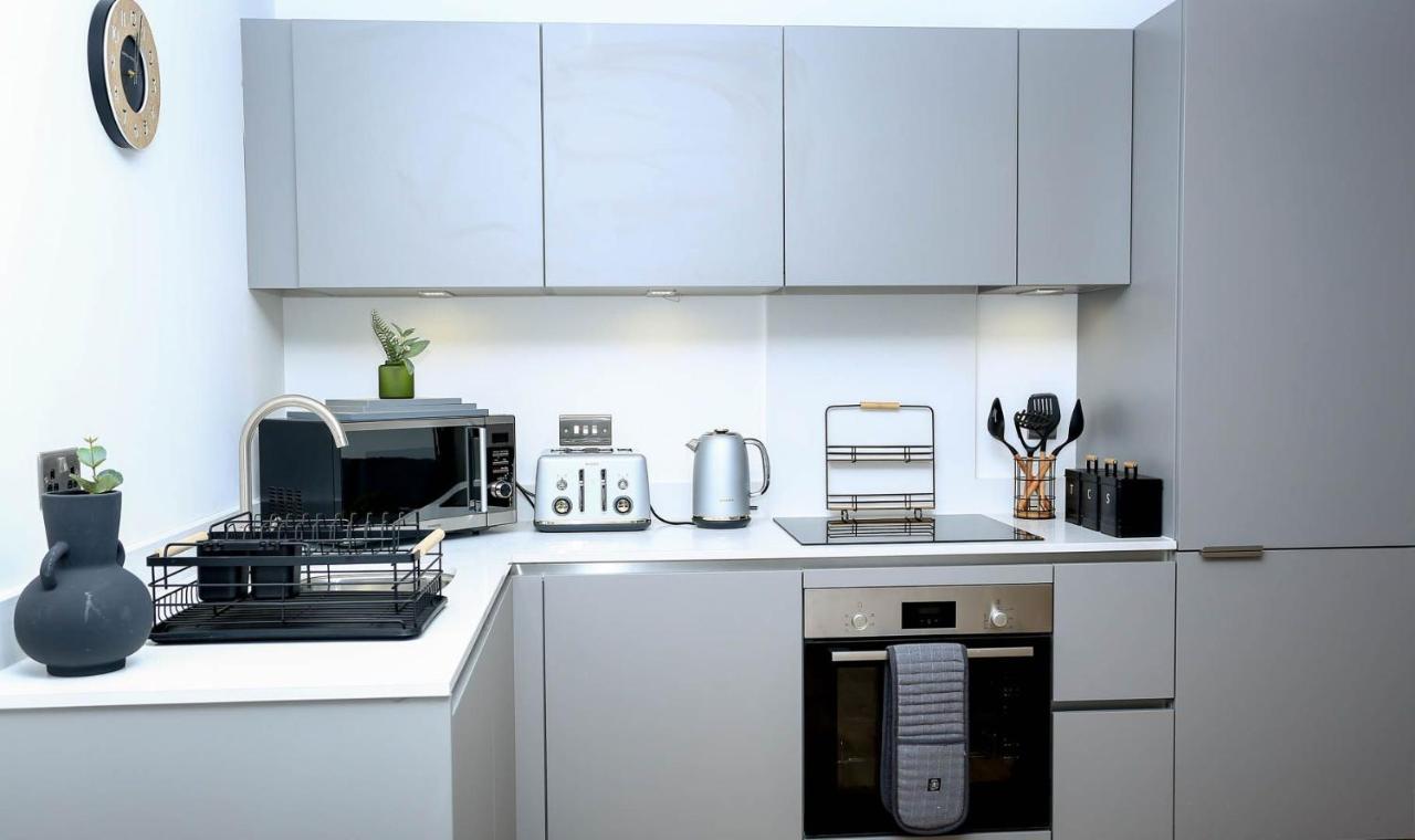 Snuggle Inn: Riverside With Thames Views * London