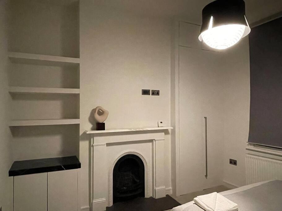 Quintessential Town House Close To Apartment *