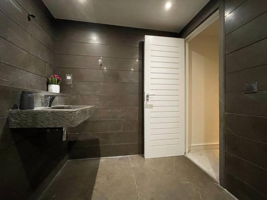 Apartment Quintessential Town House Close To London