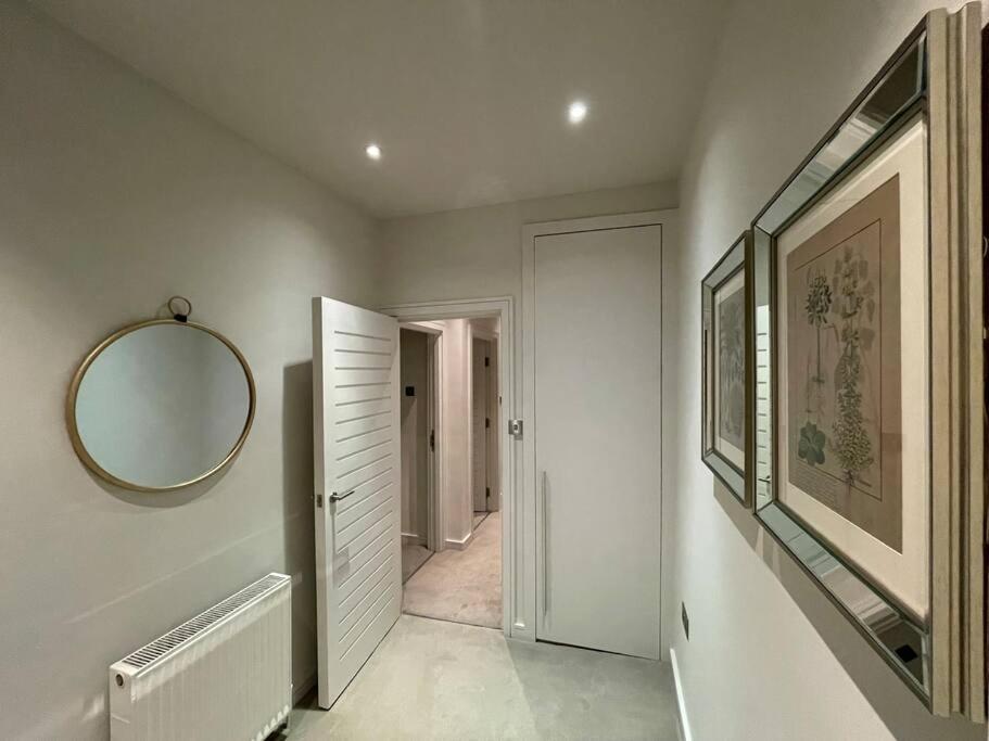 Quintessential Town House Close To * London