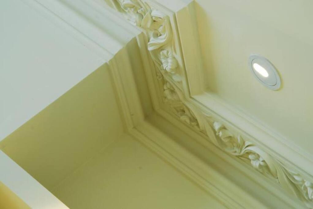 Quintessential Town House Close To * London