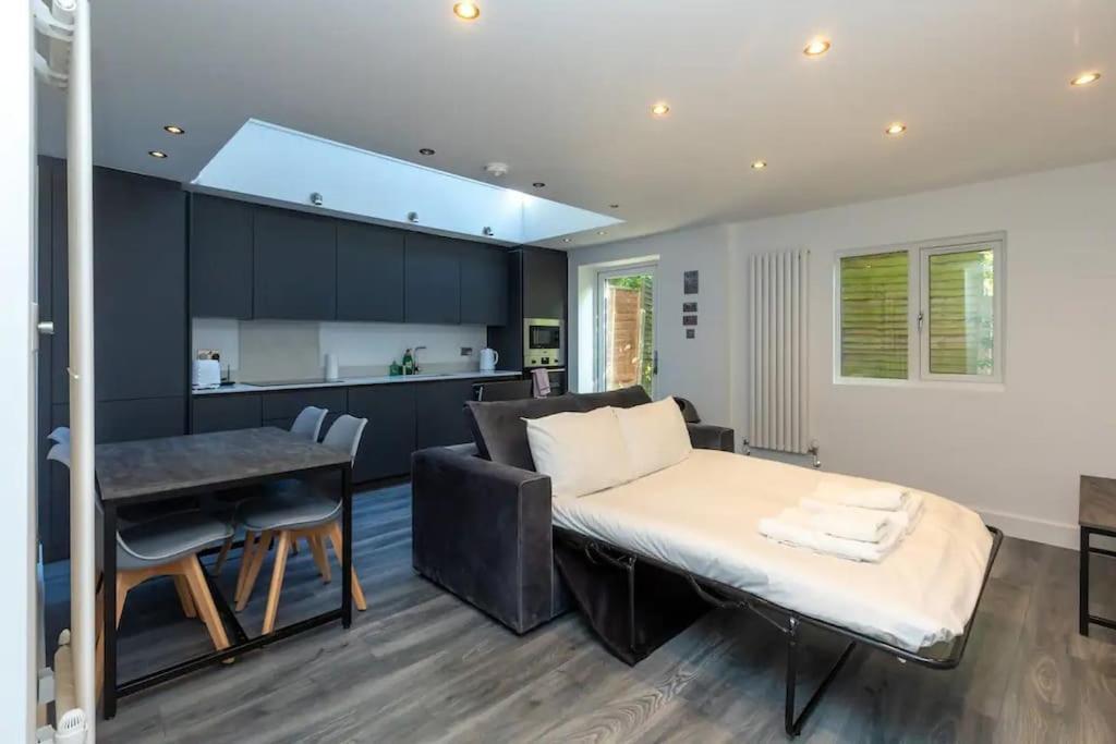 Stylish 2-bed Flat In The Heart Of West Hampstead Apartamento