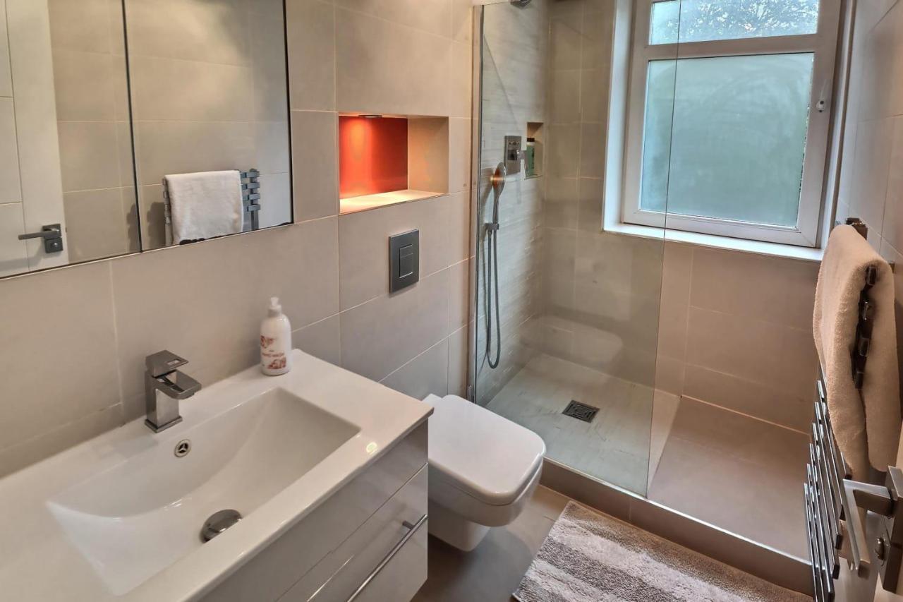 Regents Park Area Apartment