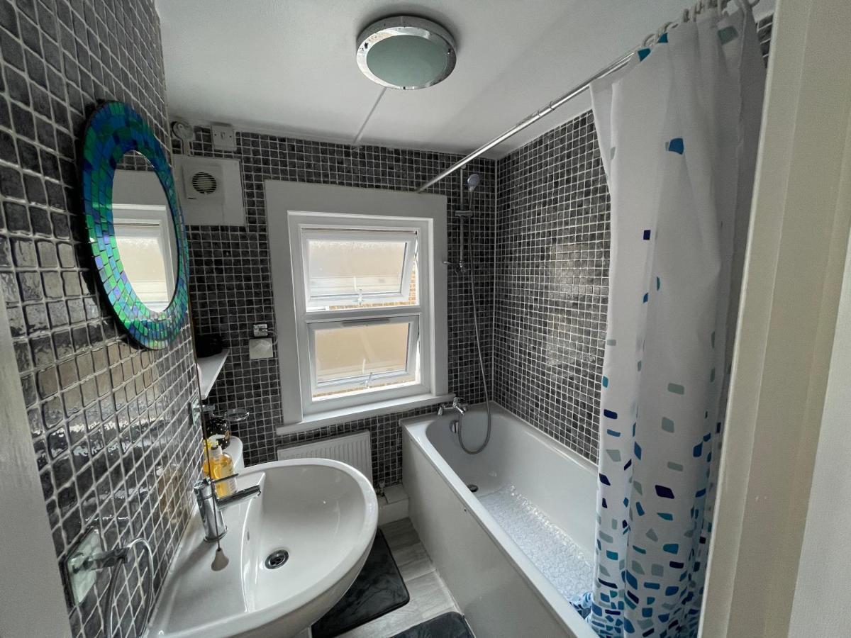 Apartamento Large, Bright And Spacious 3 Bed Flat In *
