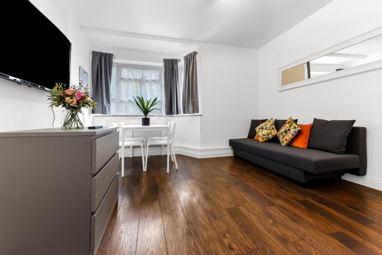 Charming Escape In Apartment London