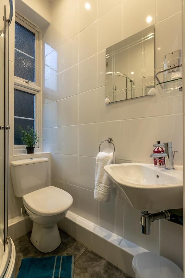 The Wanderlust - 1 Bedroom L Sleeps 4 With Sofa Bed L Prime Location Free Wifi L Perfect For Business & Leisure Travelers L 15percent Off Weekly & 20percent Off Monthly Stays! Apartamento Londres