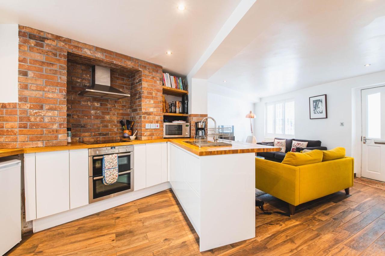 Pass The Keys - Modern & Stylish Garden In Islington