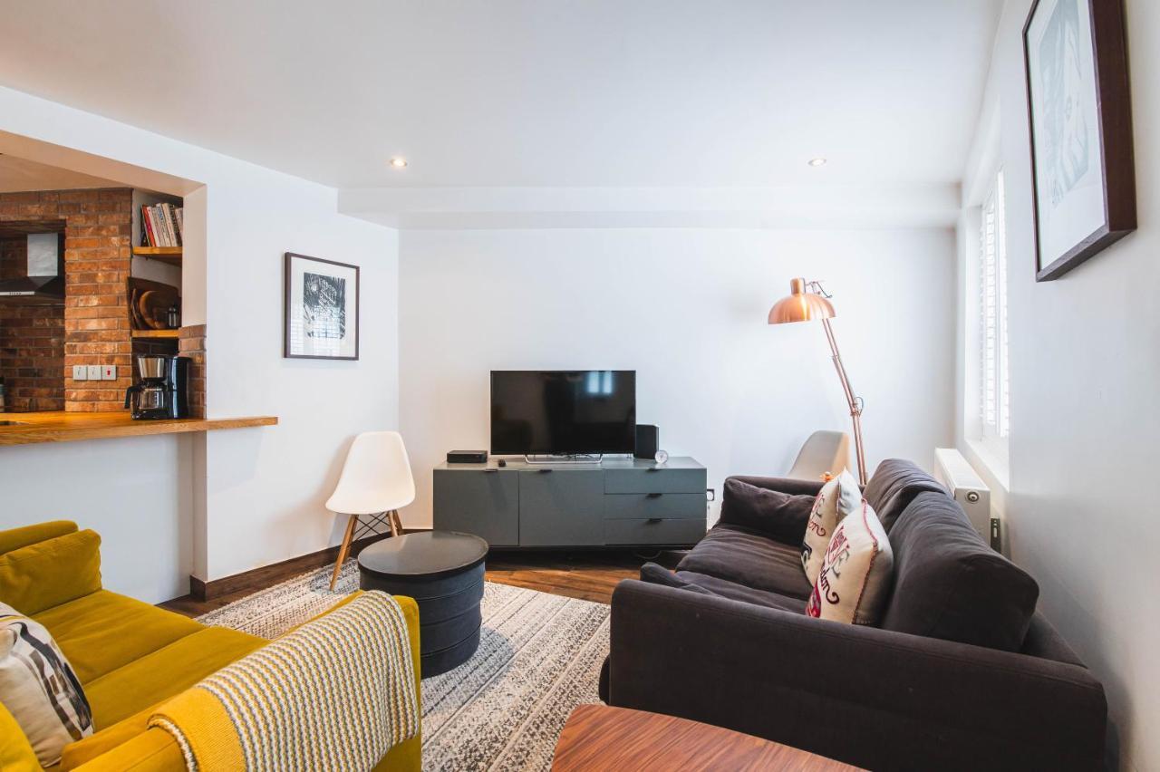 Pass The Keys - Modern & Stylish Garden In Islington