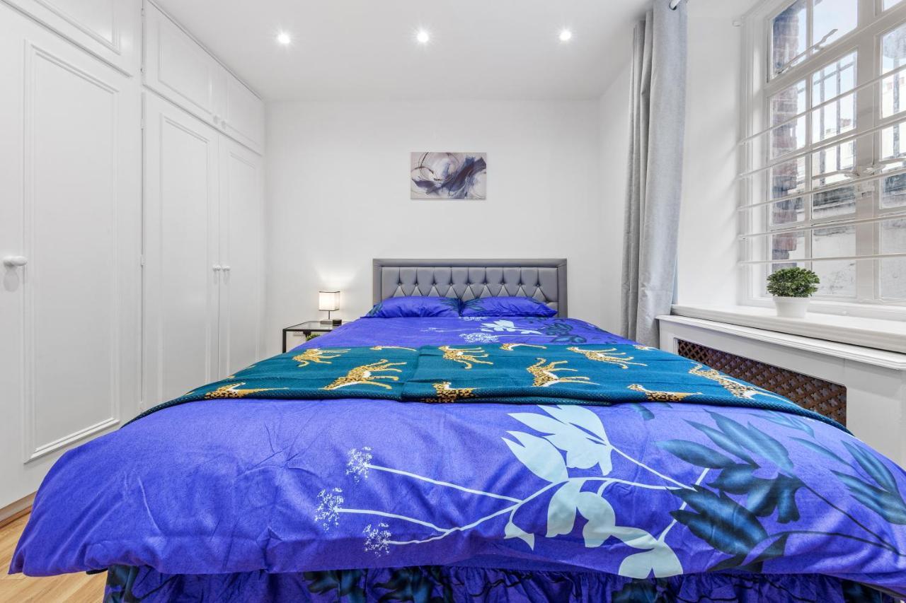 Modern Flat In Apartment London