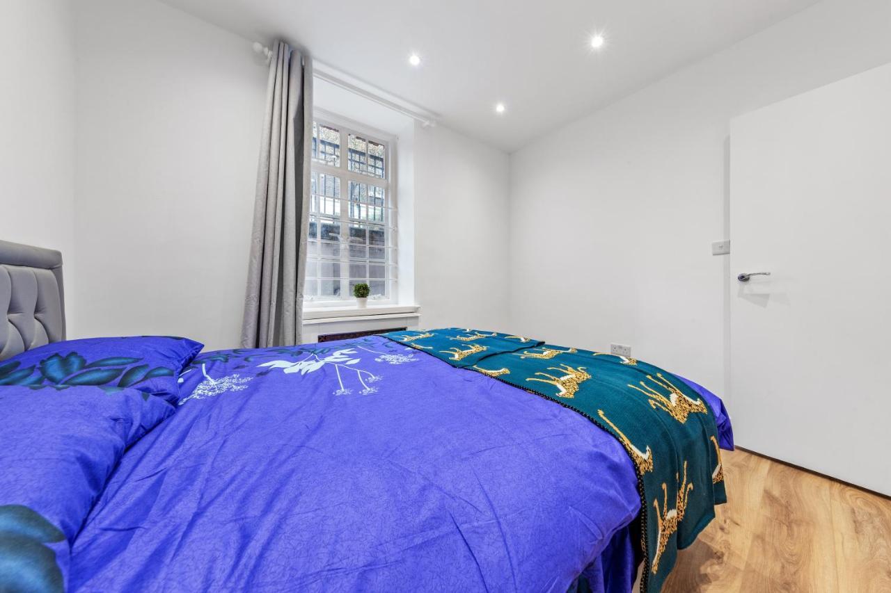 Modern Flat In Apartment London