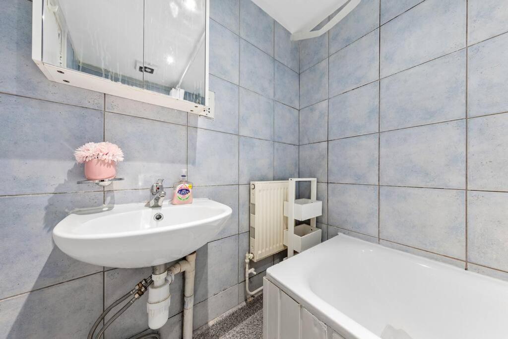 Apartment 1br Modern Flat On Edgware Rd Ed3 London