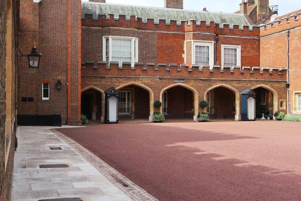 Exclusive Premium St James * London