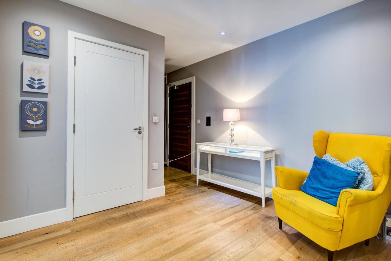 Apartamento 2 Bedroom Spacious In The Heart Fulham Londres