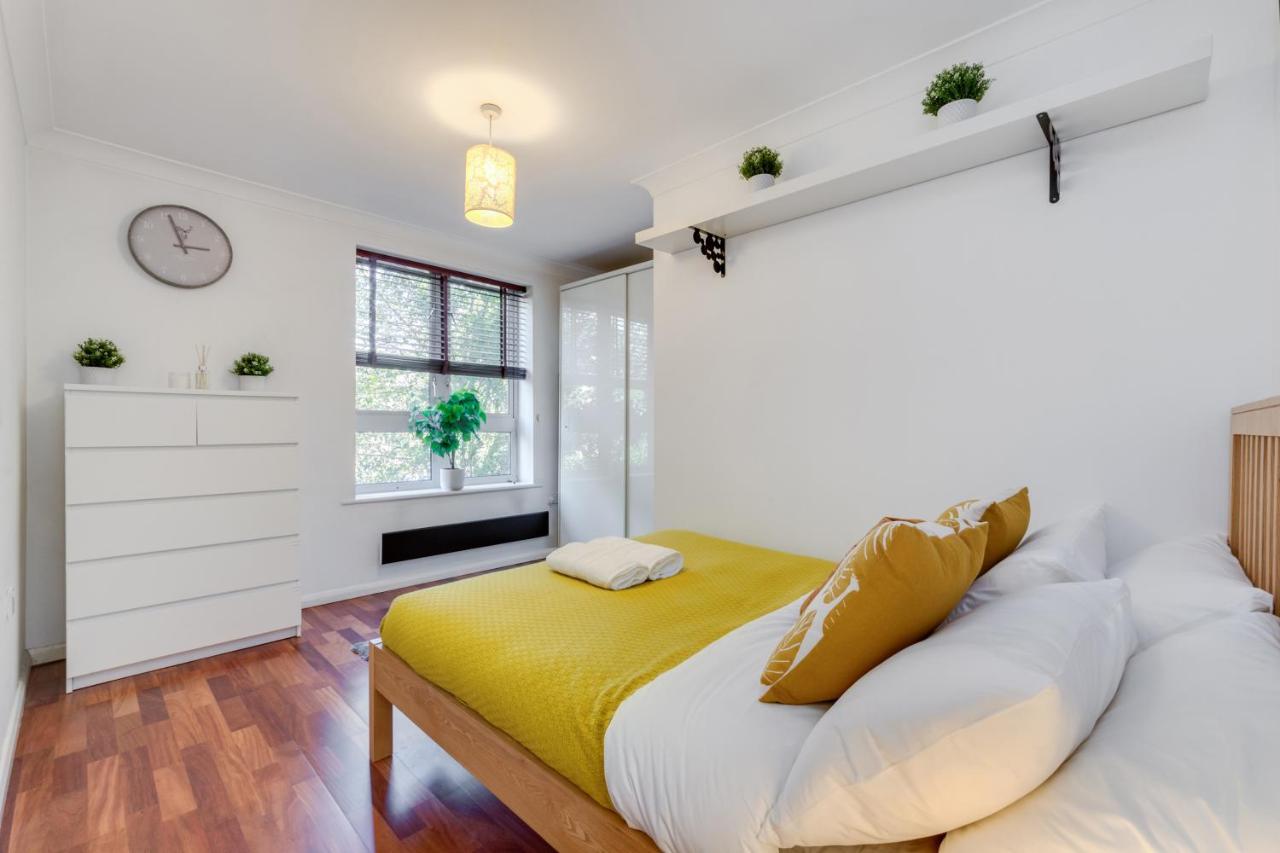 Visit London 1 Bed Flat- Canary Wharf Close To River Thames London