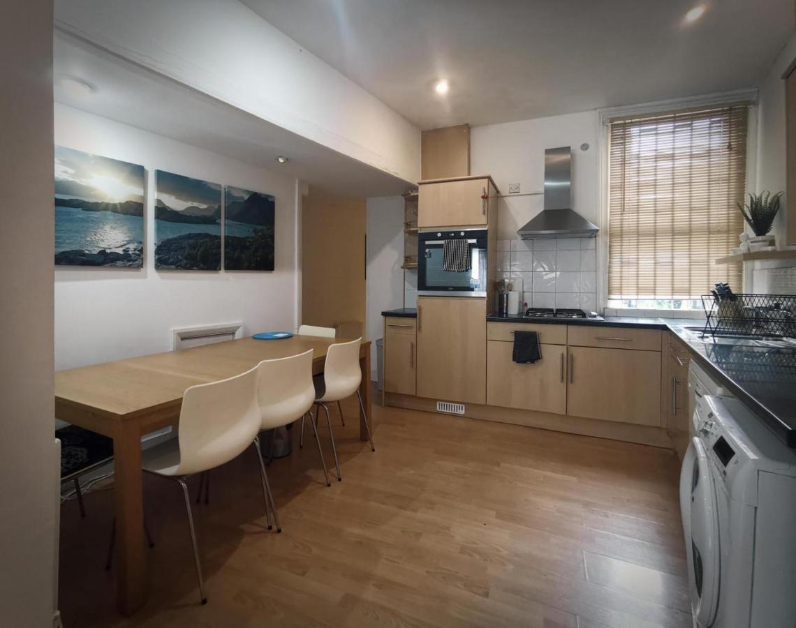 Beautiful 2 Bedroom House In Fulham. *