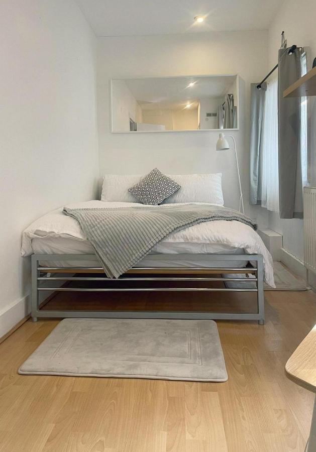 Beautiful 2 Bedroom House In Fulham. Apartamento *