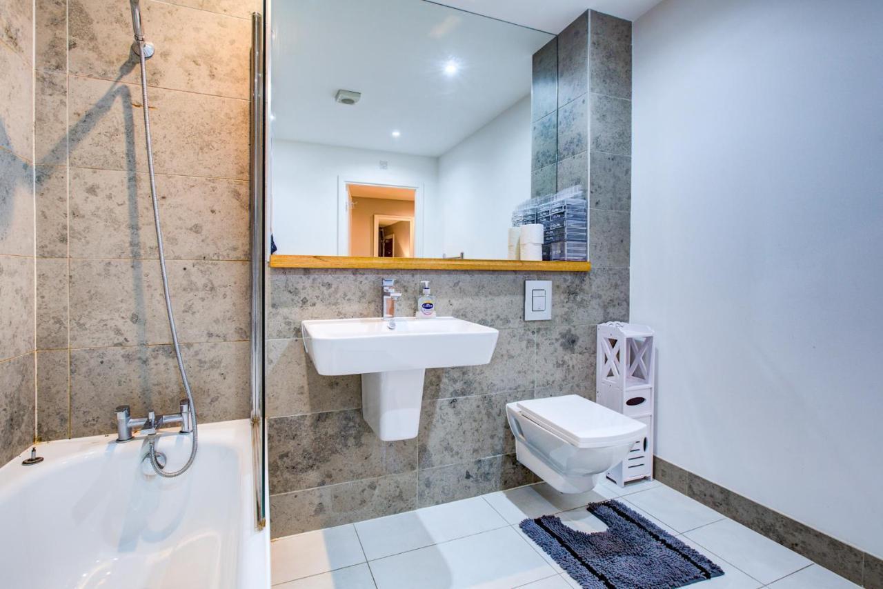 2 Bedroom Spacious In The Heart Fulham Apartamento *