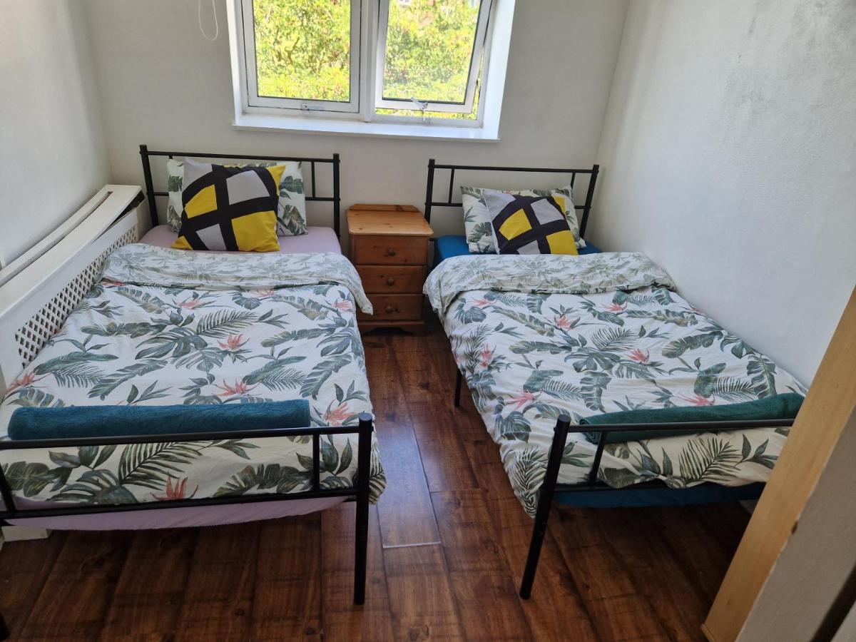 Homestay Twin Bed For Guests