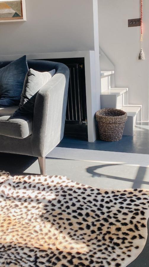 South Ken Designer Pad * London
