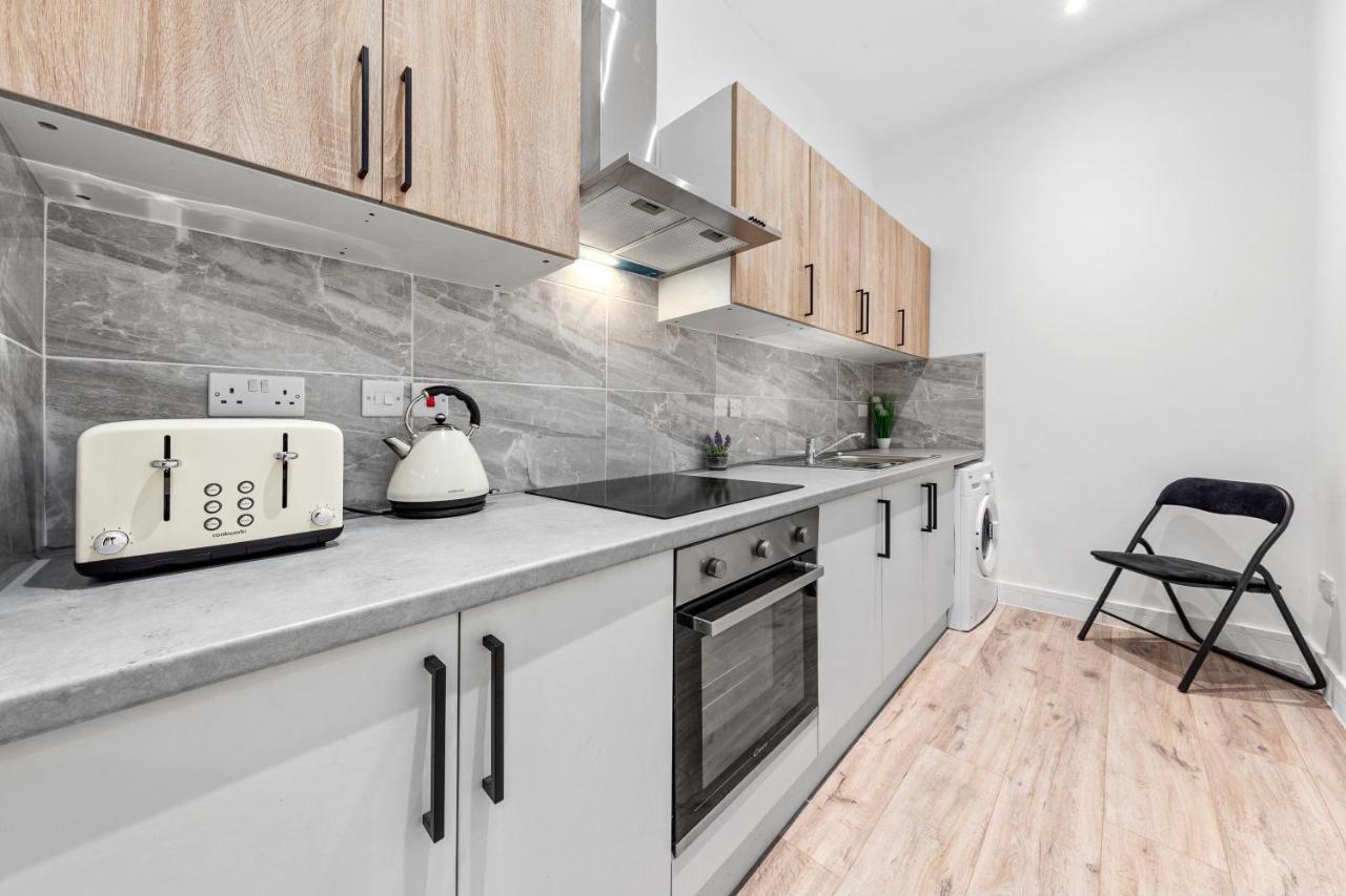 Serviced Ensuite Finsbury Park N19 Apartment London