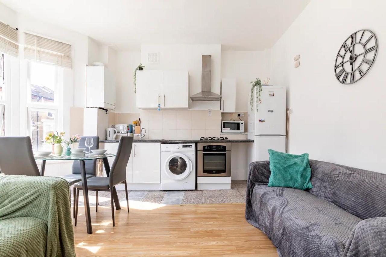 Apartamento Large, Bright And Spacious 3 Bed Flat In *