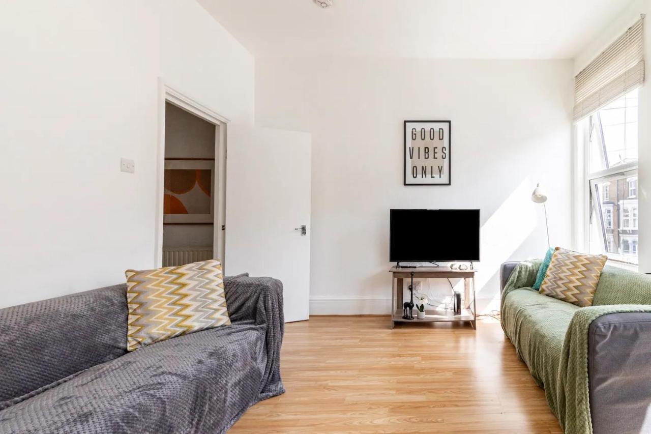 Apartamento Large, Bright And Spacious 3 Bed Flat In *