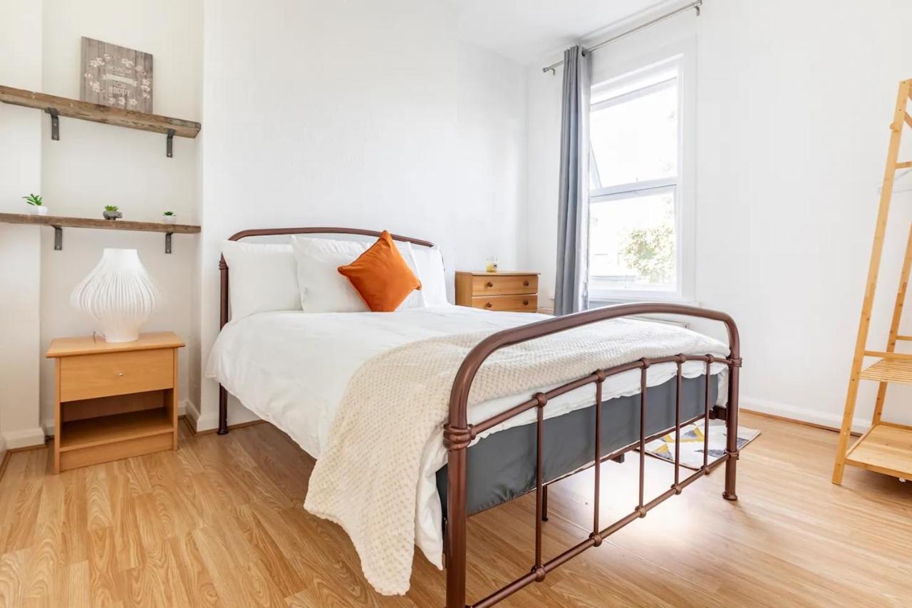 Apartamento Large, Bright And Spacious 3 Bed Flat In